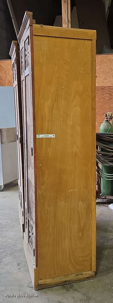 image for item EN3669 (2) cabinets