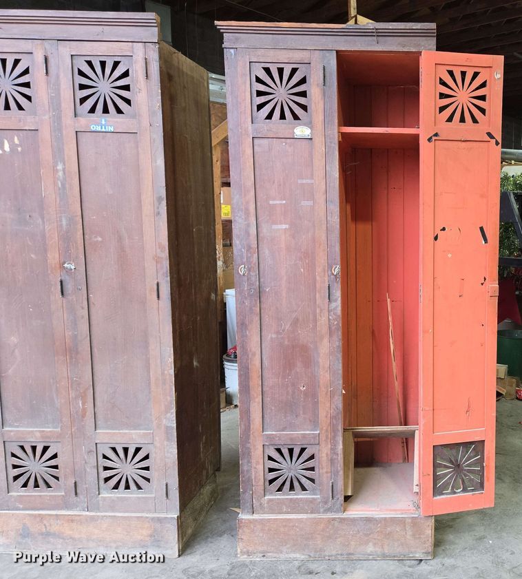 image for item EN3669 (2) cabinets