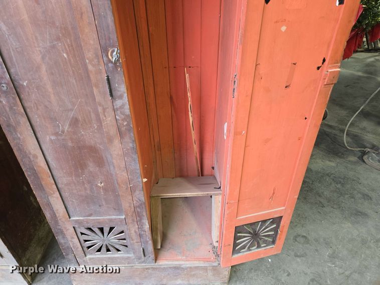 image for item EN3669 (2) cabinets