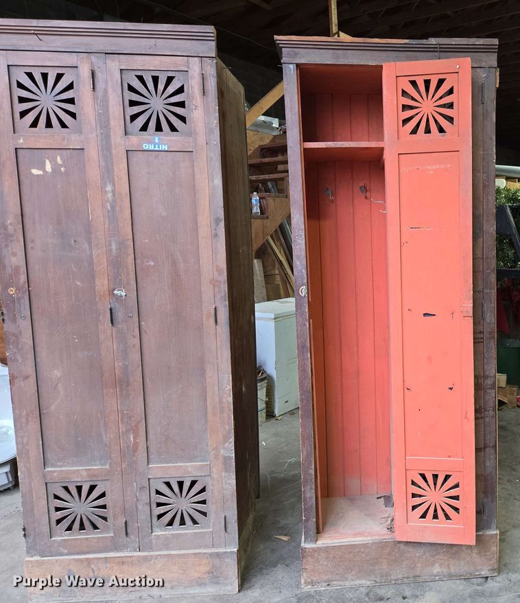 image for item EN3669 (2) cabinets