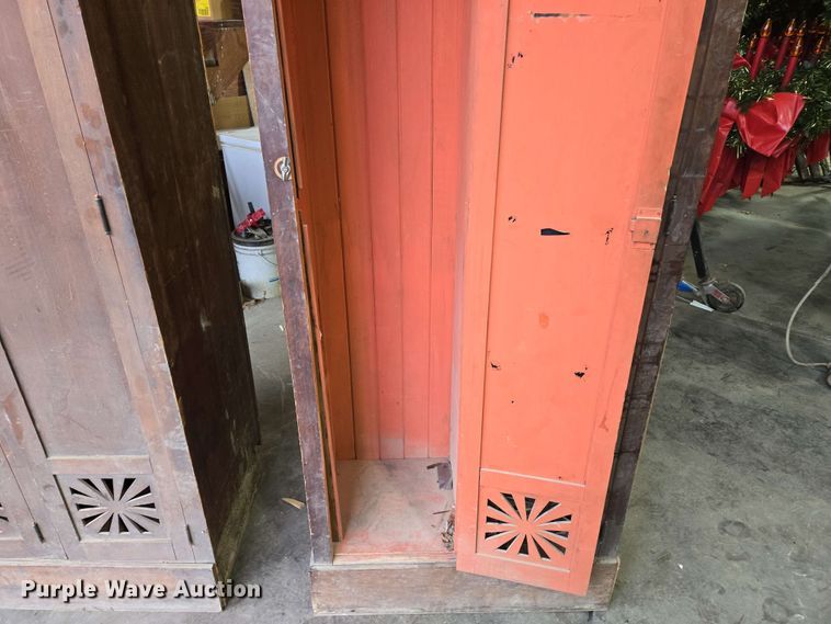 image for item EN3669 (2) cabinets