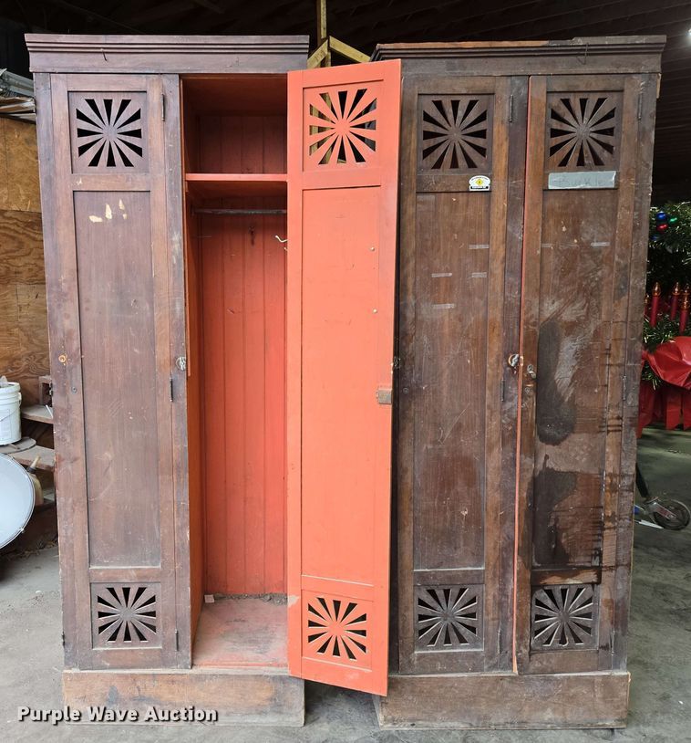 image for item EN3669 (2) cabinets