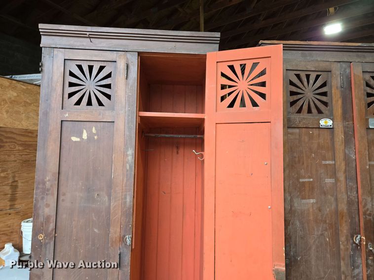 image for item EN3669 (2) cabinets