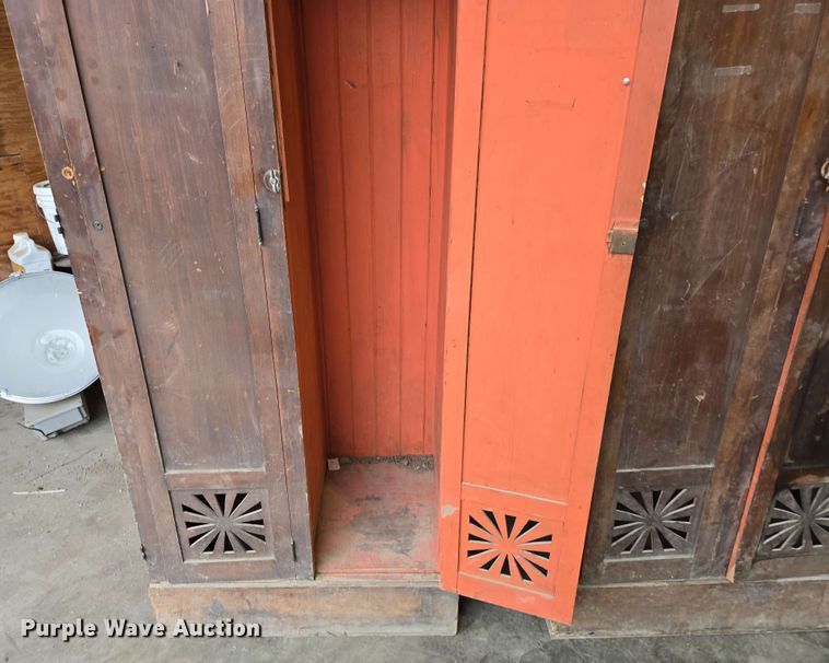 image for item EN3669 (2) cabinets