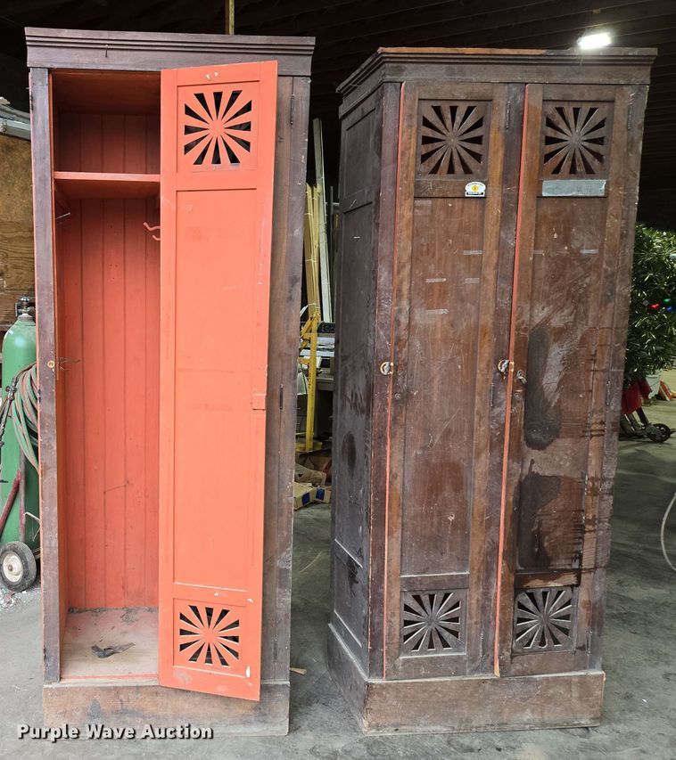 image for item EN3669 (2) cabinets