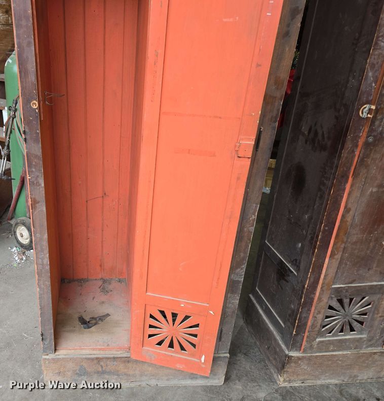 image for item EN3669 (2) cabinets