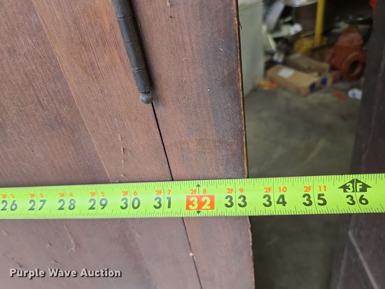 image for item EN3669 (2) cabinets