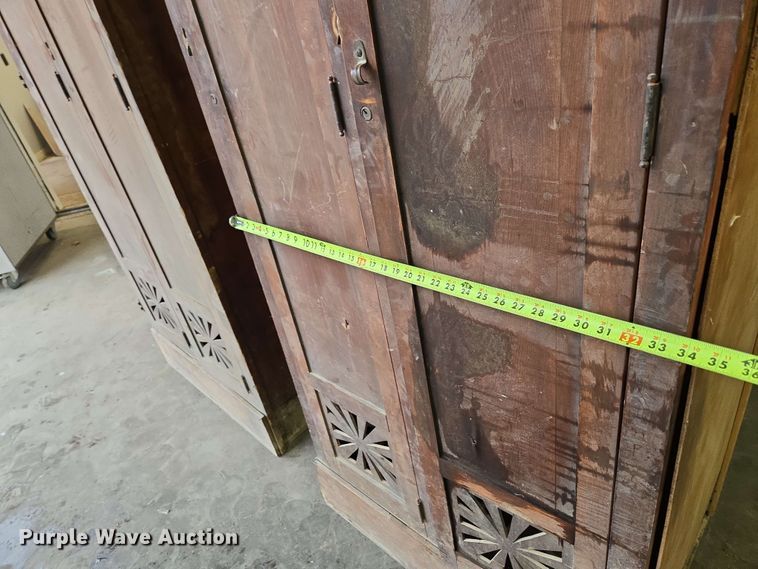 image for item EN3669 (2) cabinets