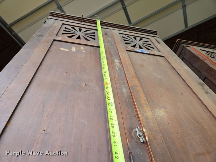 image for item EN3669 (2) cabinets