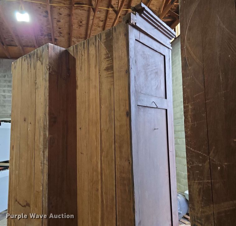 image for item EN3669 (2) cabinets