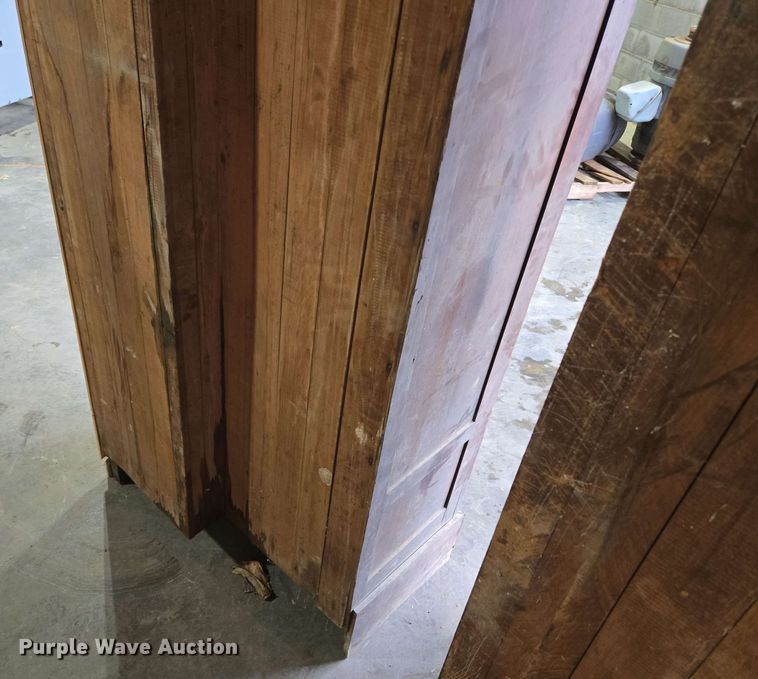 image for item EN3669 (2) cabinets