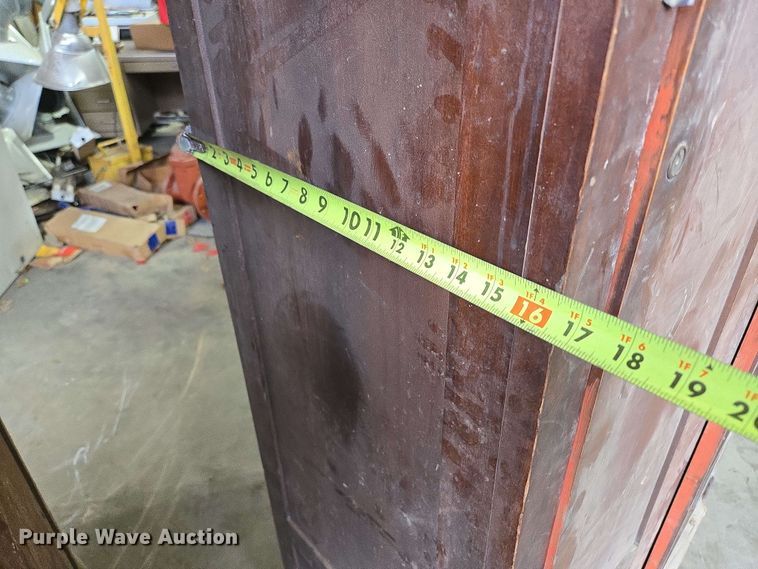 image for item EN3669 (2) cabinets