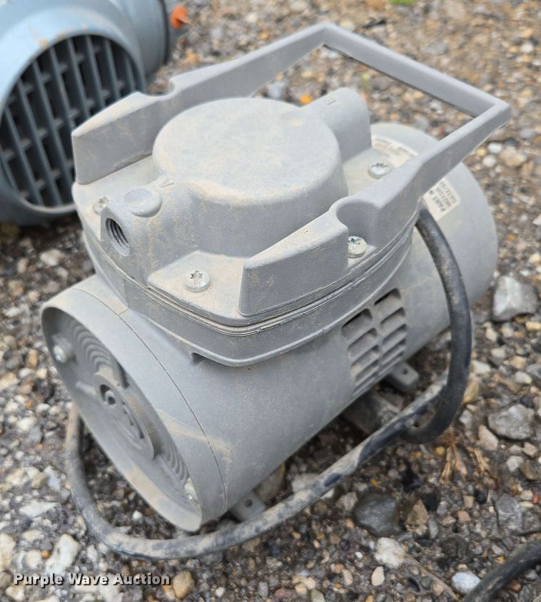 image for item EN3672 Electric motors