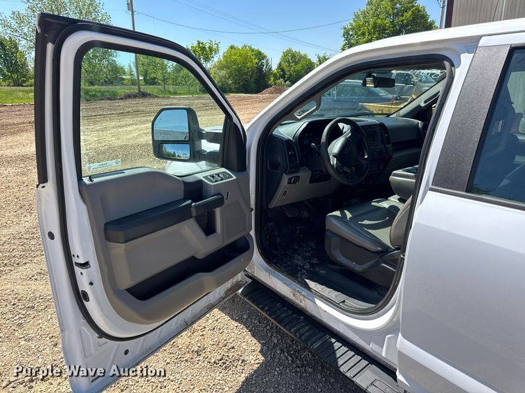 image for item EN4547 2015 Ford F150 XL SuperCrew pickup truck