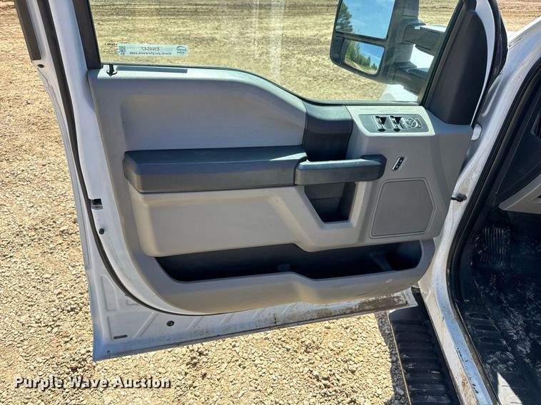 image for item EN4547 2015 Ford F150 XL SuperCrew pickup truck