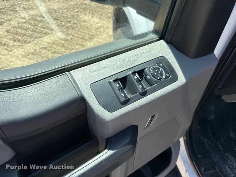 image for item EN4547 2015 Ford F150 XL SuperCrew pickup truck
