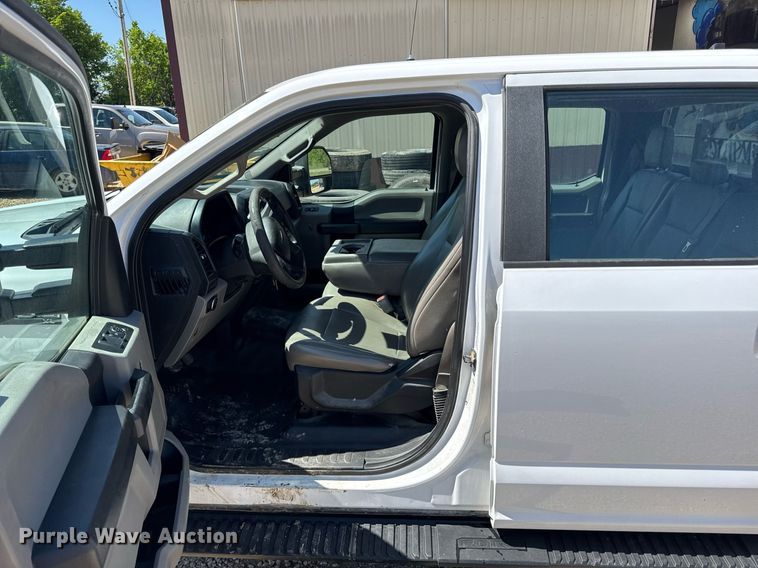 image for item EN4547 2015 Ford F150 XL SuperCrew pickup truck