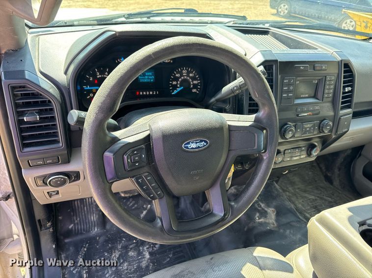 image for item EN4547 2015 Ford F150 XL SuperCrew pickup truck