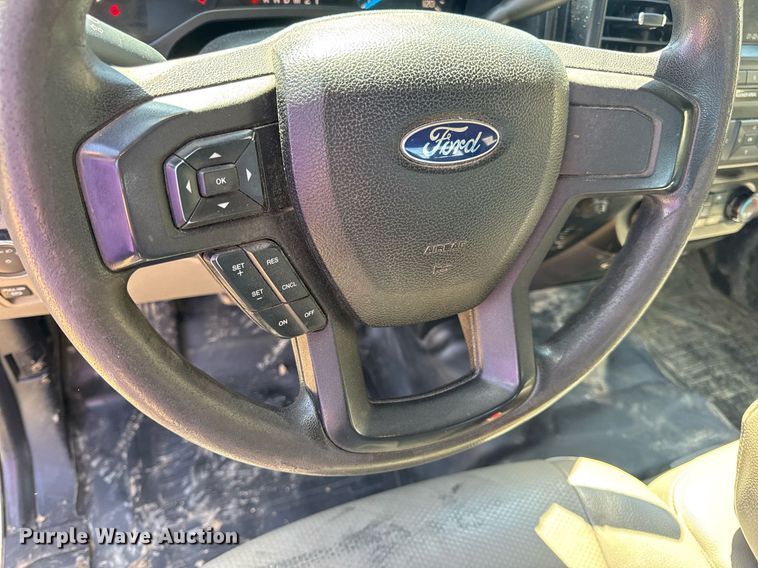 image for item EN4547 2015 Ford F150 XL SuperCrew pickup truck