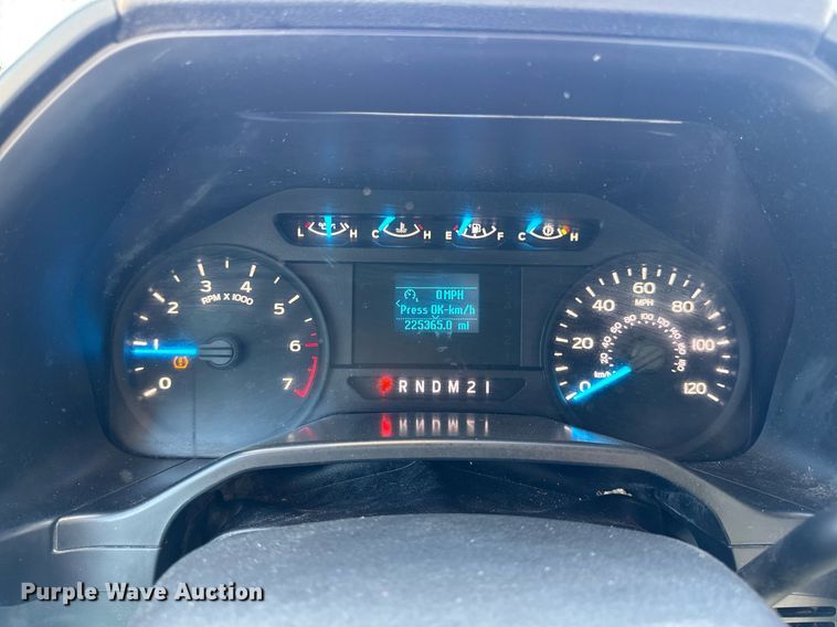 image for item EN4547 2015 Ford F150 XL SuperCrew pickup truck