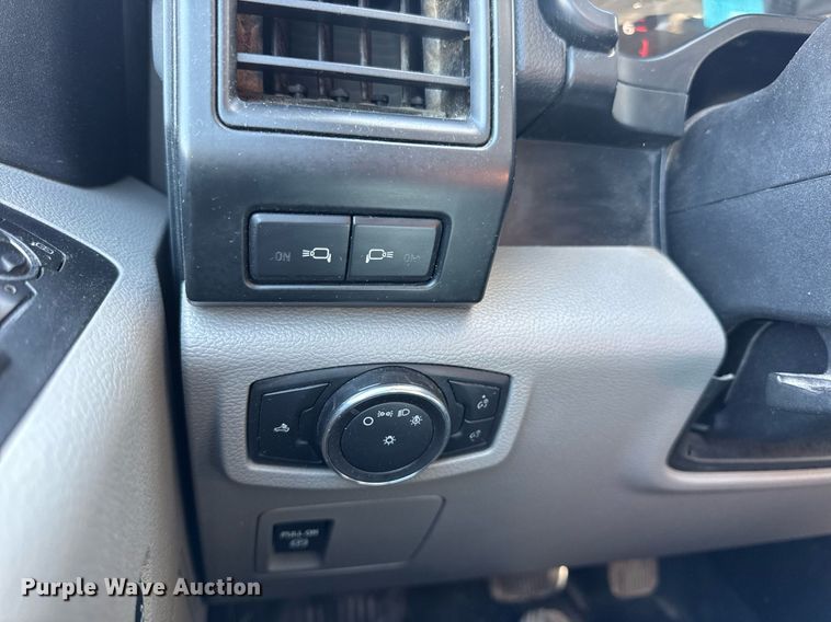 image for item EN4547 2015 Ford F150 XL SuperCrew pickup truck