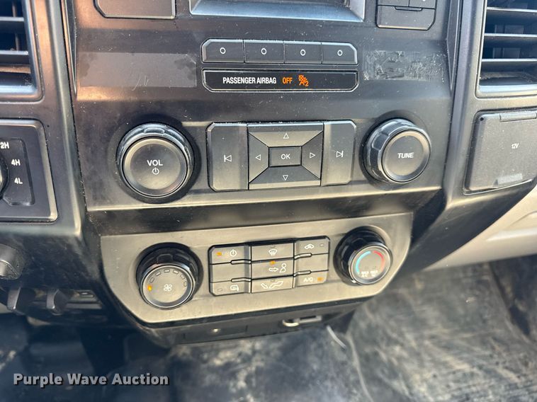 image for item EN4547 2015 Ford F150 XL SuperCrew pickup truck