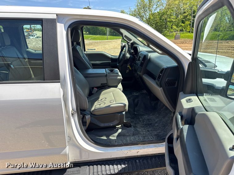 image for item EN4547 2015 Ford F150 XL SuperCrew pickup truck