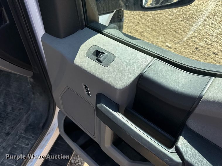 image for item EN4547 2015 Ford F150 XL SuperCrew pickup truck