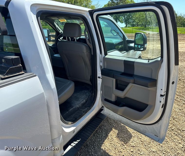 image for item EN4547 2015 Ford F150 XL SuperCrew pickup truck