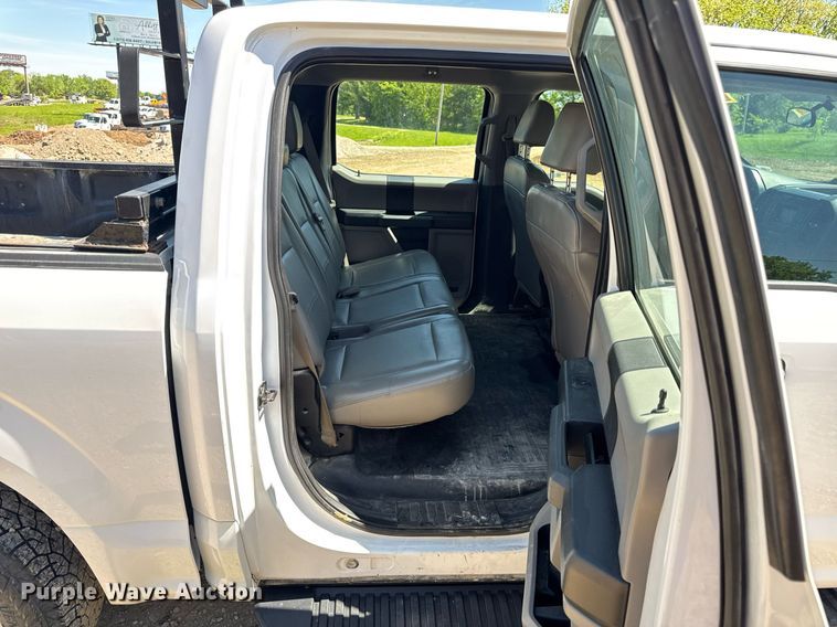 image for item EN4547 2015 Ford F150 XL SuperCrew pickup truck