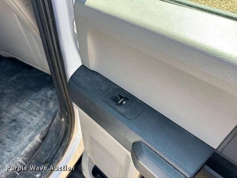 image for item EN4547 2015 Ford F150 XL SuperCrew pickup truck