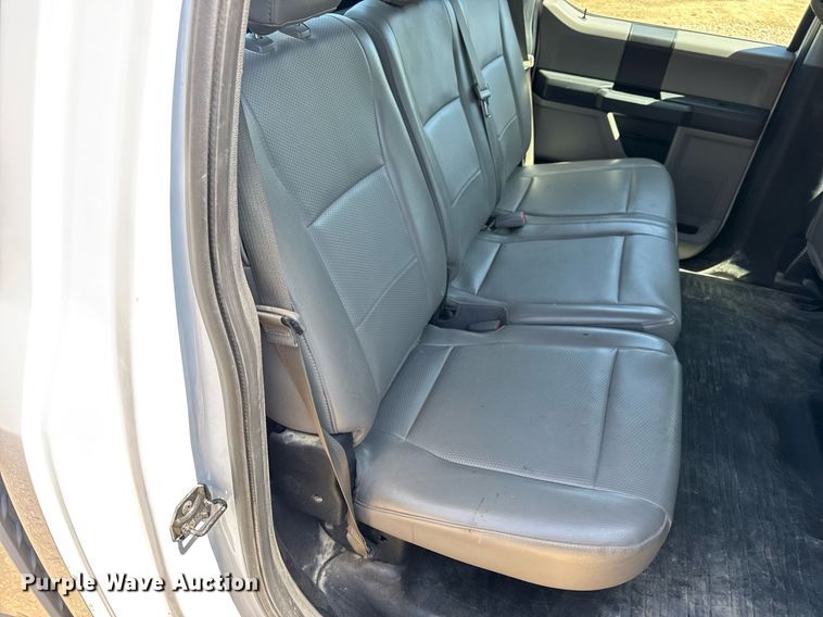 image for item EN4547 2015 Ford F150 XL SuperCrew pickup truck