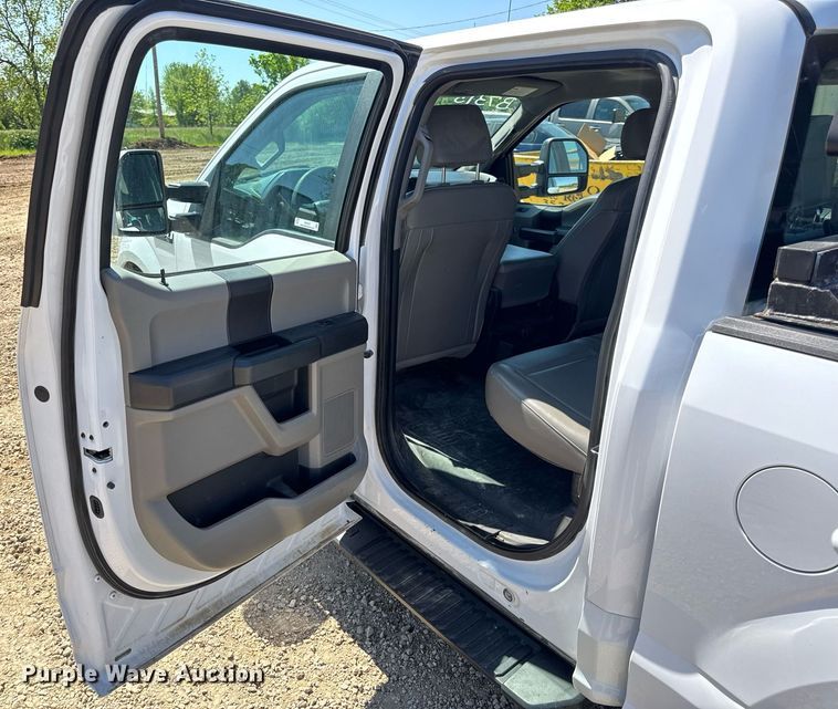 image for item EN4547 2015 Ford F150 XL SuperCrew pickup truck