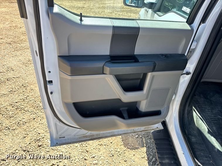 image for item EN4547 2015 Ford F150 XL SuperCrew pickup truck