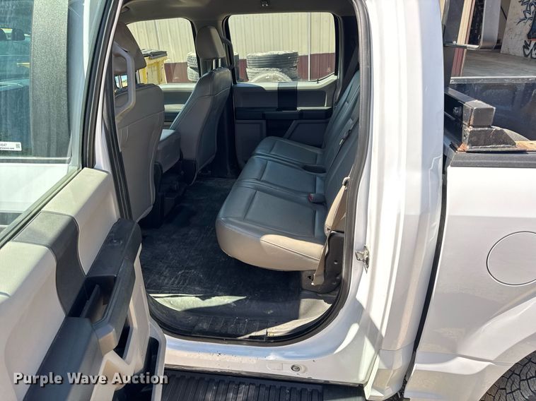 image for item EN4547 2015 Ford F150 XL SuperCrew pickup truck