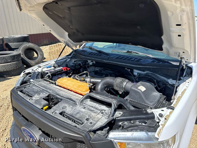 image for item EN4547 2015 Ford F150 XL SuperCrew pickup truck