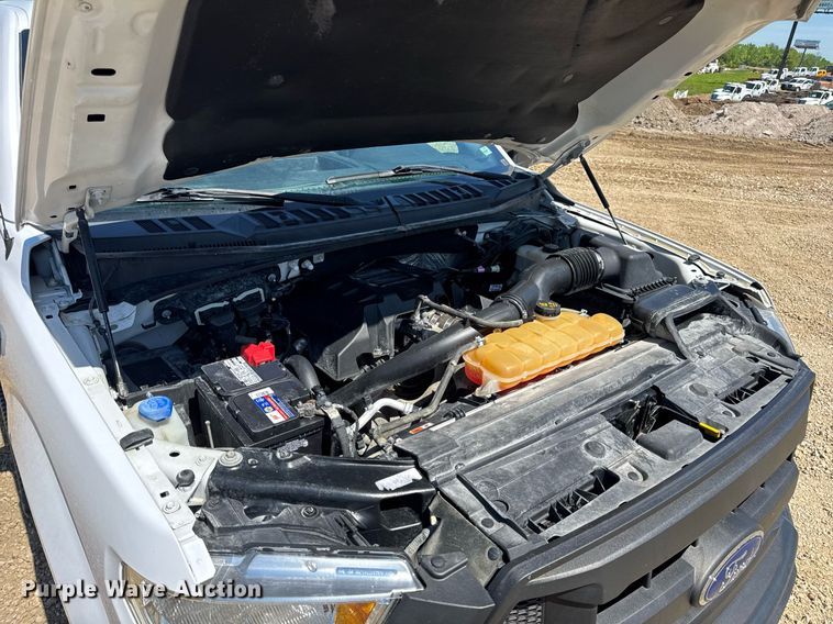 image for item EN4547 2015 Ford F150 XL SuperCrew pickup truck