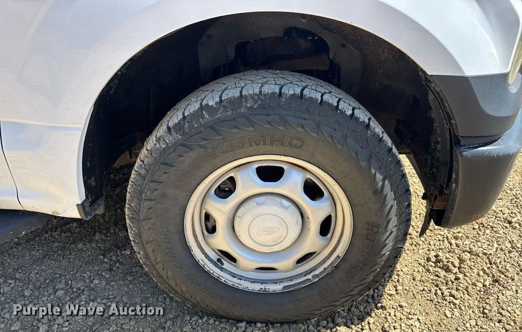 image for item EN4547 2015 Ford F150 XL SuperCrew pickup truck