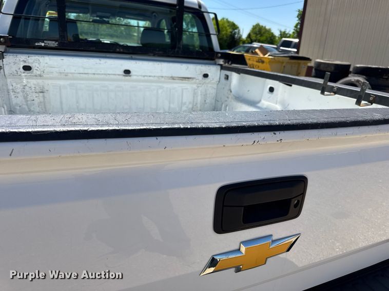 image for item EN4551 2016 Chevrolet Silverado 1500 Crew Cab pickup truck