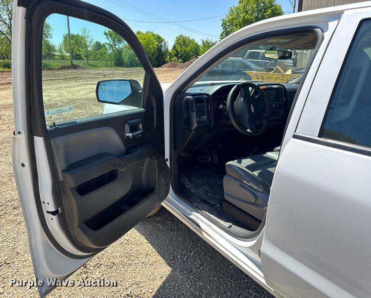 image for item EN4551 2016 Chevrolet Silverado 1500 Crew Cab pickup truck