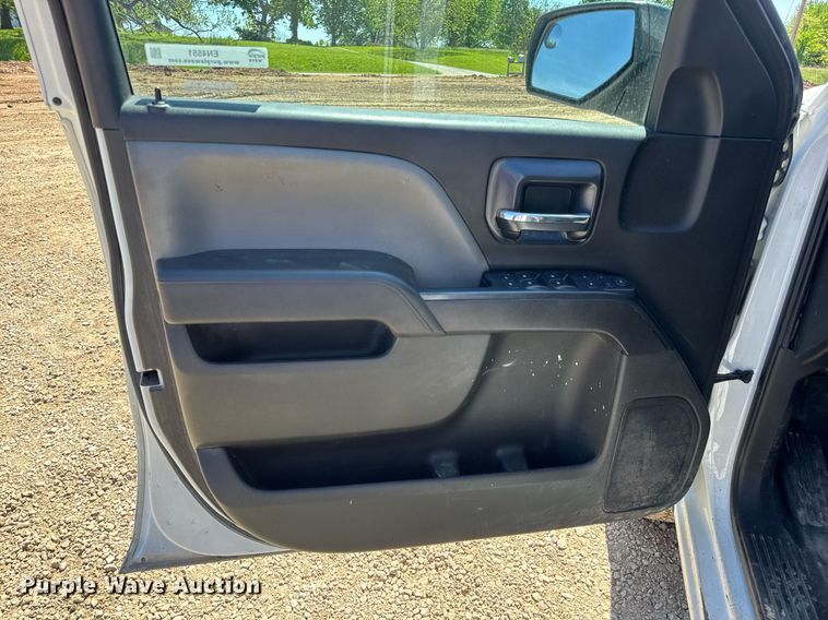 image for item EN4551 2016 Chevrolet Silverado 1500 Crew Cab pickup truck