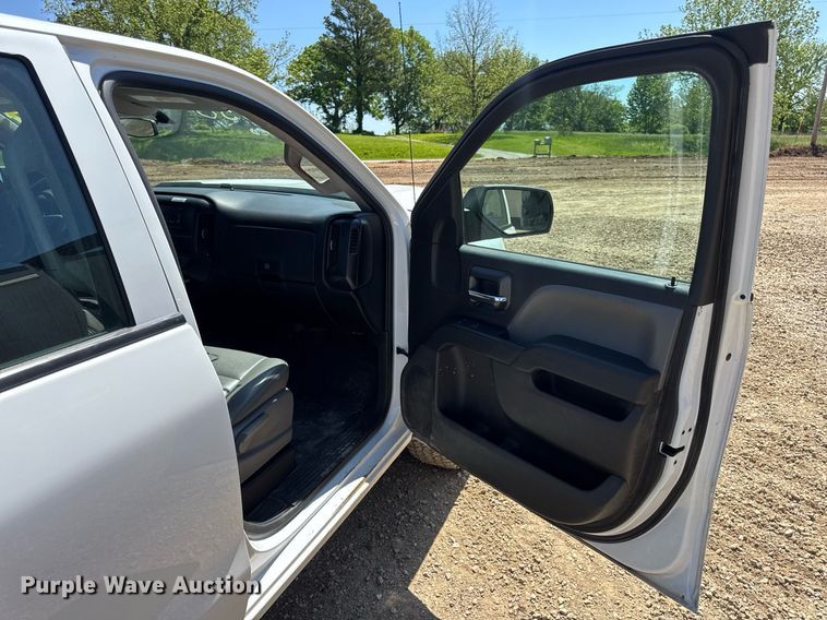 image for item EN4551 2016 Chevrolet Silverado 1500 Crew Cab pickup truck