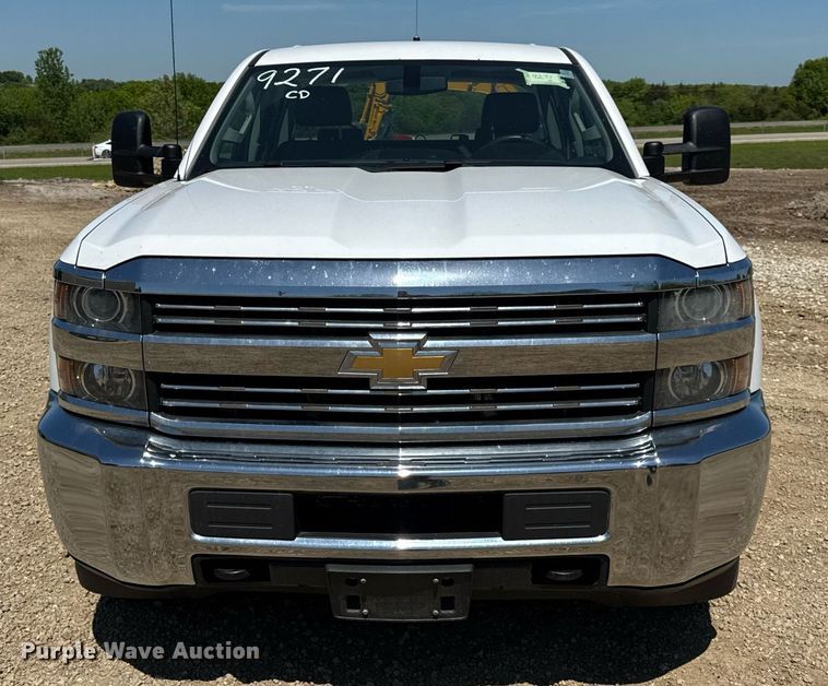 image for item EN4552 2015 Chevrolet Silverado 2500HD Crew Cab pickup truck