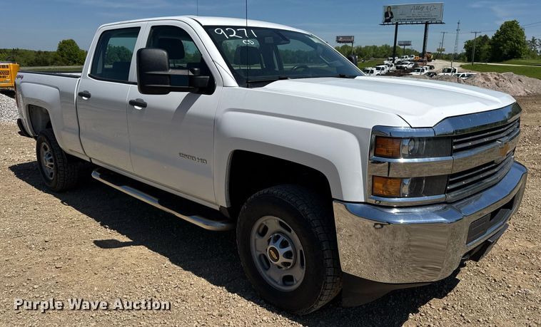 image for item EN4552 2015 Chevrolet Silverado 2500HD Crew Cab pickup truck