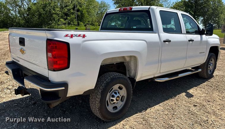 image for item EN4552 2015 Chevrolet Silverado 2500HD Crew Cab pickup truck