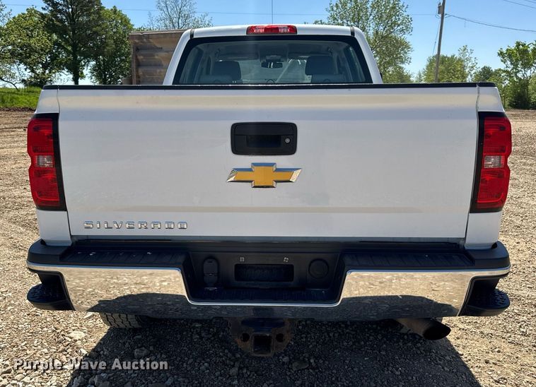 image for item EN4552 2015 Chevrolet Silverado 2500HD Crew Cab pickup truck