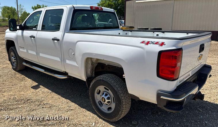 image for item EN4552 2015 Chevrolet Silverado 2500HD Crew Cab pickup truck