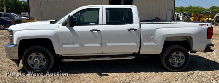 image for item EN4552 2015 Chevrolet Silverado 2500HD Crew Cab pickup truck