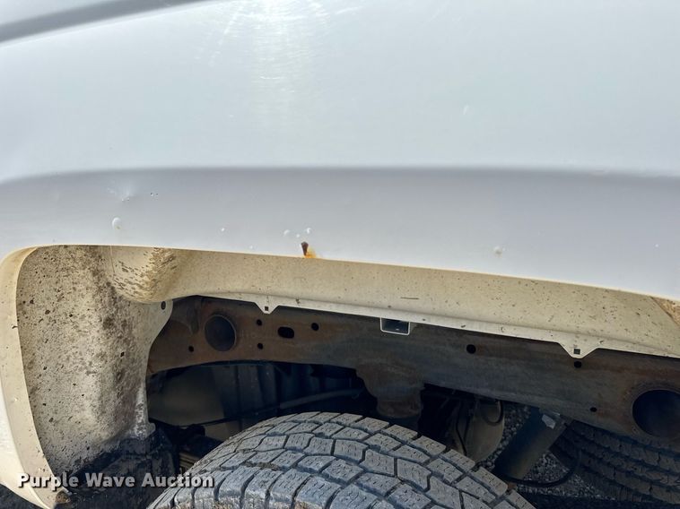 image for item EN4552 2015 Chevrolet Silverado 2500HD Crew Cab pickup truck