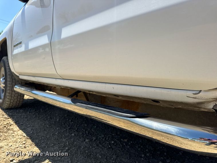 image for item EN4552 2015 Chevrolet Silverado 2500HD Crew Cab pickup truck